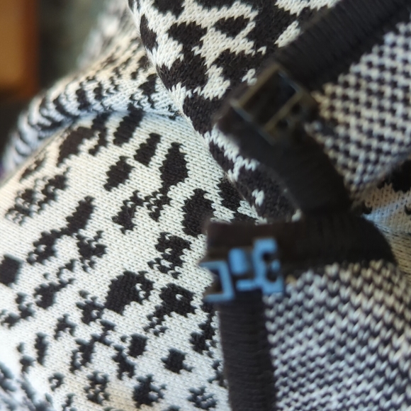 Calvin Klein Women’s Long Animal Print Cardigan - Picture 13 of 16